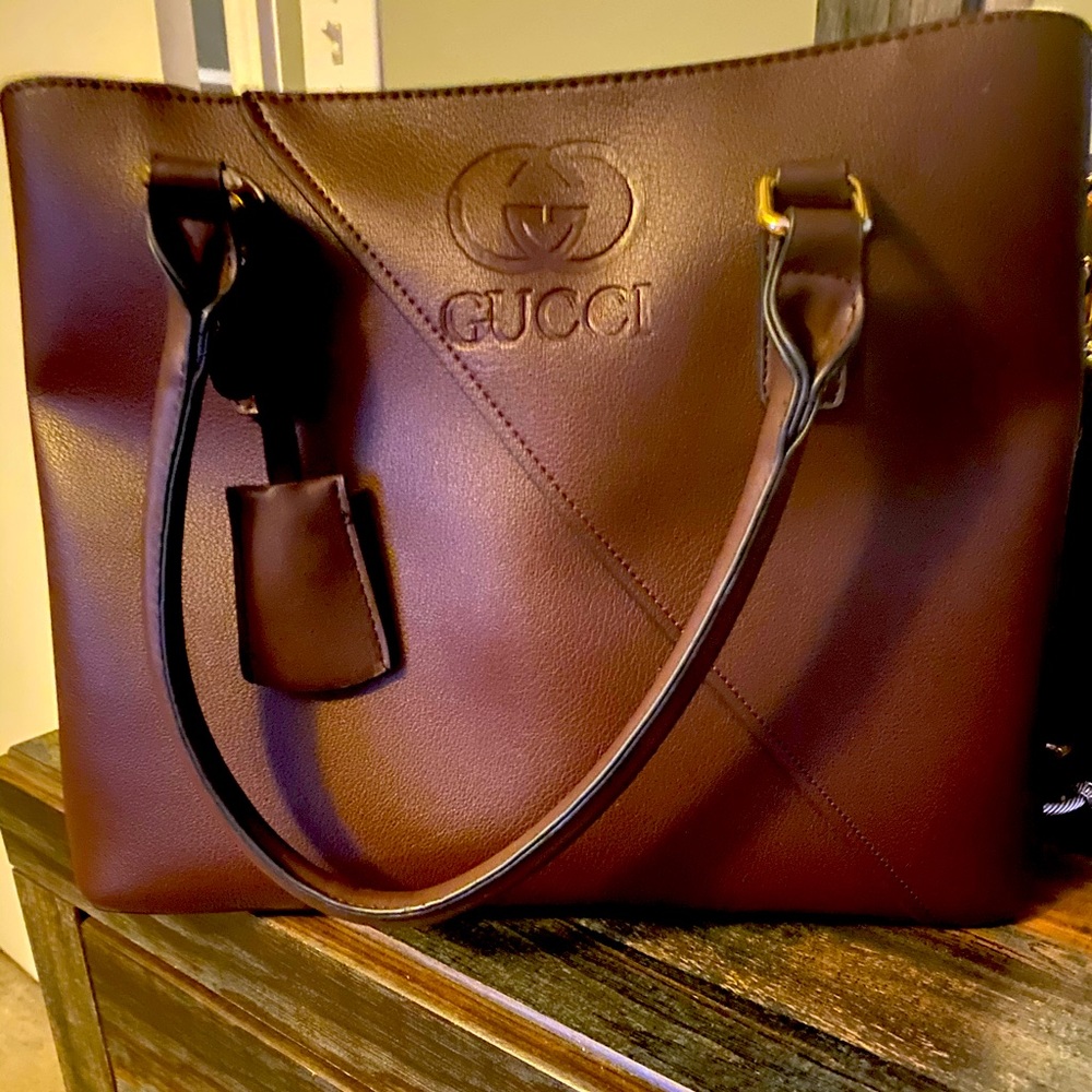 Beautiful three compartment purse!